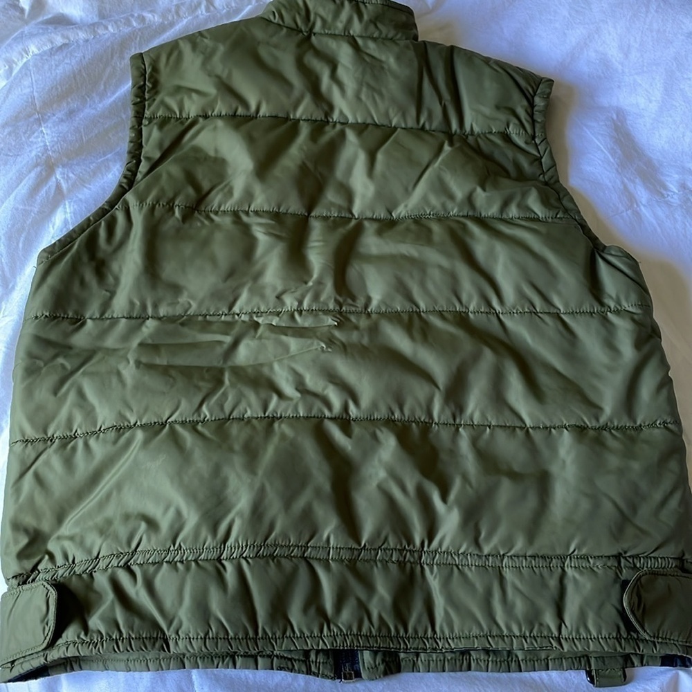Cirrus puffer vest  size - Picture 2 of 12